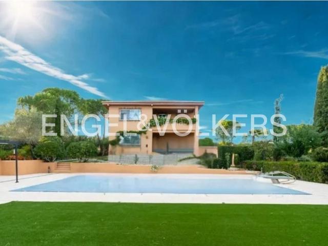 Casa en venta en Villanueva de la Cañada, Raya del Palancar Guadamonte. Exclusiva Residencia en Guadamonte. Casas Villanueva de la.
