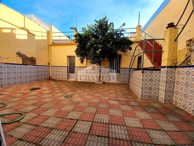 Casa en venta en Villanueva de la Serena. CASA Y PISO CON ENTRADAS INDEPENDIENTES EN BUENA ZONA. INVERSION. Casas Villanueva de la.