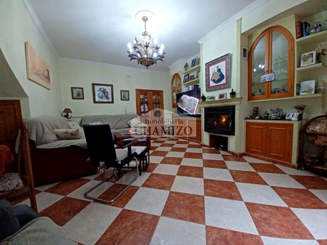 Casa en venta en Villanueva de la Serena. GRAN CASA EN PERFECTO ESTADO PARA VIVIR CON GARAJE Y PATIO. Casas Villanueva de la.
