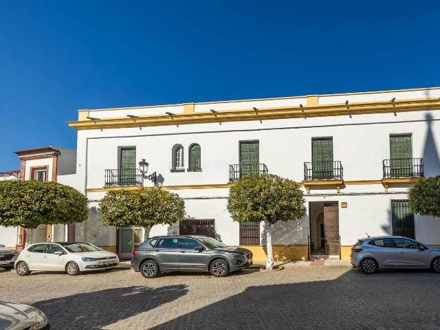 Casa en venta en Villanueva del Ariscal. Estupenda casa en la plaza principal de Villanueva del Ariscal. Casas Villanueva del.