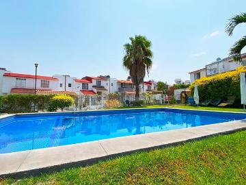 Casa en venta en Villas del Sol con alberca en Xochitepec Morelos