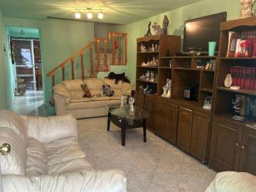 Casa en venta en Villas del Sol, Los Reyes La Paz – 2 recámaras, 2 niveles