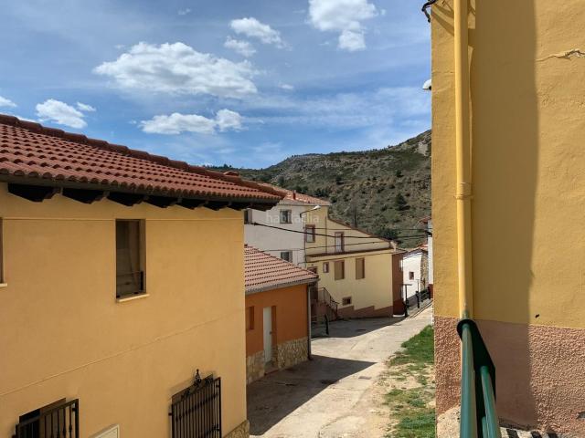 Casa en venta en Villar del Cobo. Casa en Vilar del Cobo. Casas Villar del.