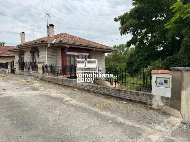 Casa en venta en Villarcayo de Merindad de Castilla la Vieja. CASA CON TERRENO URBANO EN VILLALAIN. Casas Villarcayo de Merindad de Castilla la.