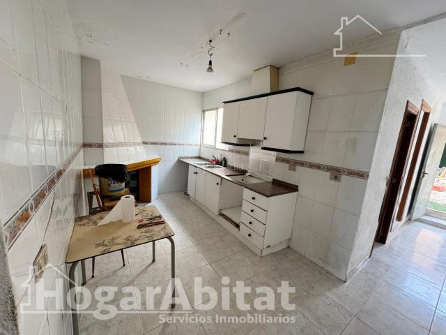 Casa en venta en Villarreal Vila real, Madrigal. OPORTUNIDAD! GRAN CASA CON TERRAZA PARA HACER TU HOGAR DE ENSUEÑO. Casas Villarreal Vila.