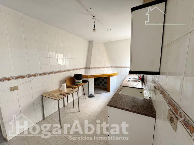 Casa en venta en Villarreal Vila real, Madrigal. OPORTUNIDAD! GRAN CASA CON TERRAZA PARA HACER TU HOGAR DE ENSUEÑO. Casas Villarreal Vila.