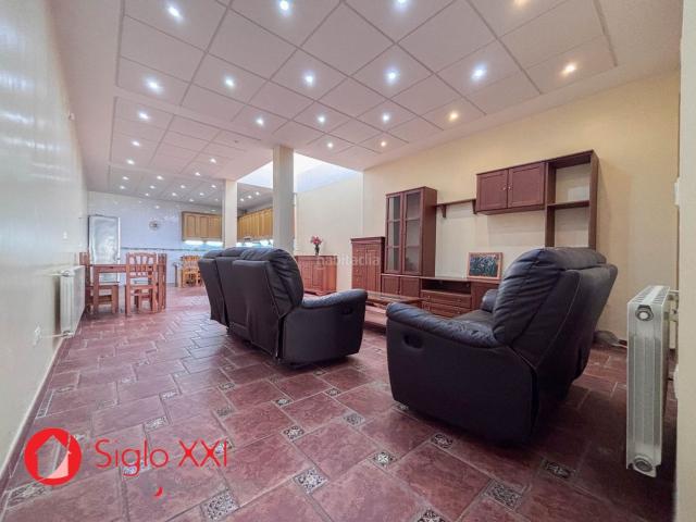 Casa en venta en Villarreal Vila real, Madrigal. Casa amplia y muy bien distribuida en Vilareal, ideal para quienes buscan comodidad, luz natural y espacios versátiles. La casa se. Casas.