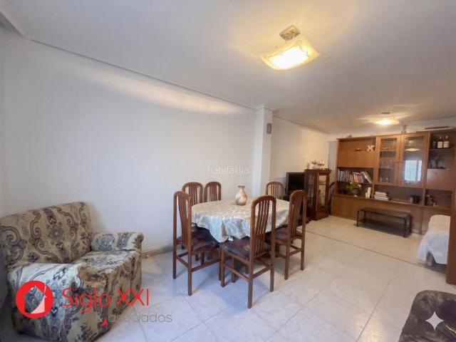 Casa en venta en Villarreal Vila real, Madrigal. CASA EN VILAREALUna casa con mucho potencial, que cuenta con un comedor amplio, cocina independiente, cuatro habitaciones y dos ba. Casas.