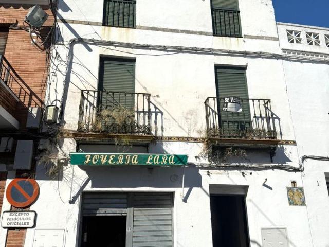 Casa en venta en Villaverde del Río. Villaverde del Río Sevilla Gran oportunidad de inversión con local y 3 plantas. Casas Villaverde del.