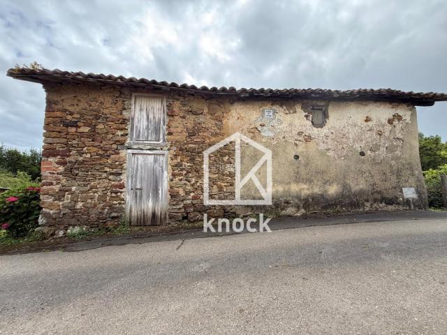 Casa en venta en Villaviciosa, Parroquias surorientales. CASA CON AGUA Y SANEAMIENTO PARA REFORMAR. Casas.