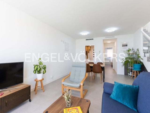 Casa en venta en Vinaròs, Costa Norte. Vivienda con vistas frontales al mar. Casas.