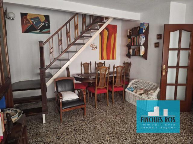 Casa en venta en Vinaròs, Casco Urbano. CASA COMPLETA EN CASCO URBANO. Casas.