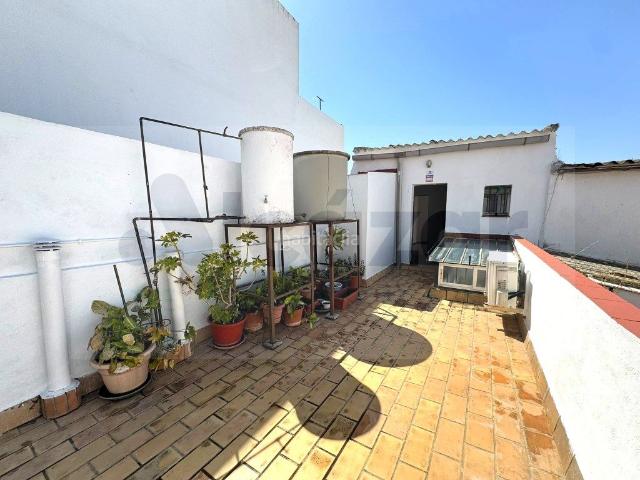 Casa en venta en Viso del Alcor El. CASA DE PUEBLO DE DOS PLANTAS, 3 DORMITORIOS Y AZOTEA 108.000. Casas Viso del Alcor.