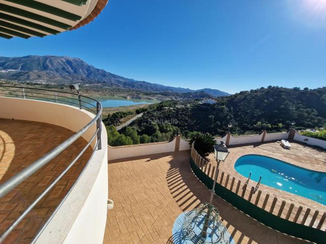 Casa en venta en Viñuela. Casas.