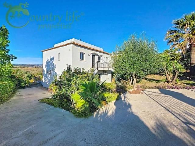Casa en Venta en Viñuela