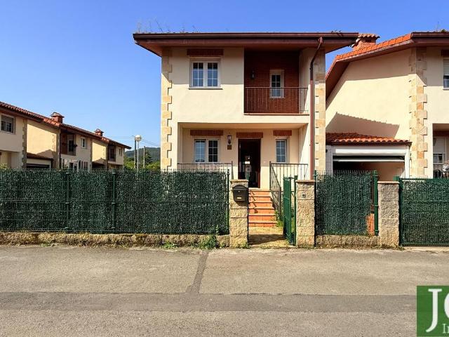 Casa en venta en Voto. CHALET PAREADO GARAJE BADAMES. Casas.