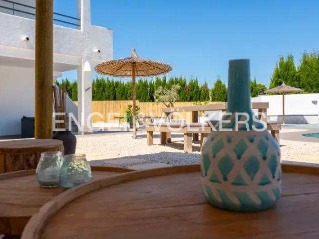 Casa en venta en Xàbia, Montañar El Arenal. Villa mediterránea bellamente renovada cerca del mar en el Cabo de la Nao. Casas.