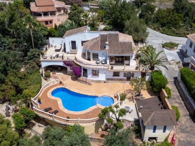 Casa en venta en Xàbia, Montgó Ermita. Villa privada familiar cerca de la cima del Montgó Piscina, barbacoa y 5 dormitorios. Casas.