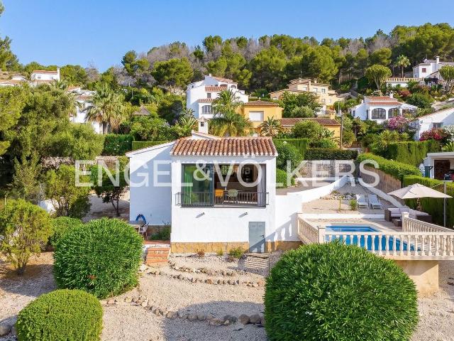 Casa en venta en Xàbia, Cap Martí El Tossalet Pinomar. Oportunidad única villa reformada con vistas abiertas en Jávea. Casas.