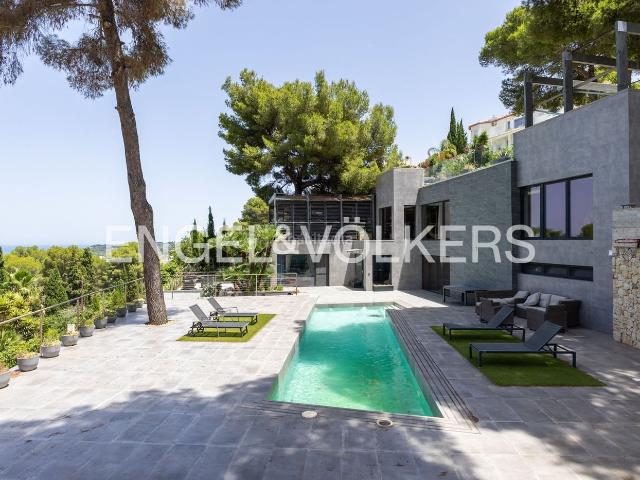 Casa en venta en Xàbia, Cap Martí El Tossalet Pinomar. Amplia casa con vista al mar, piscina y terraza en Tosalet, Jávea. Casas.