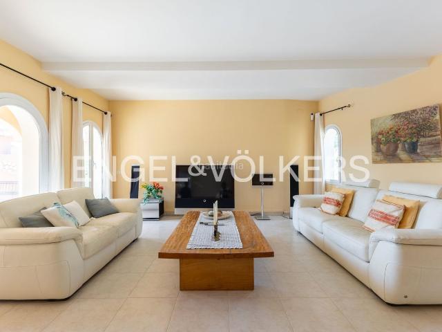 Casa en venta en Xàbia, La Granadella Costa Nova. Oportunidad en Granadella con vistas al mar y piscina. Casas.