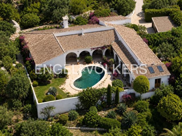 Casa en venta en Xàbia, Partida Comunes Adsubia. Exclusiva finca hacienda andaluza con vistas panorámicas al valle. Casas.