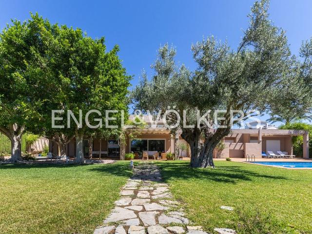 Casa en venta en Xàbia, Partida Tosal Zona dels Castellans. Exclusiva villa con vistas panorámicas al mar y la montaña en Jávea. Casas.
