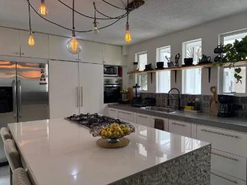 Casa en Venta en Xilotzingo | 4 Recámaras, Roof Garden y 4 Estacionamientos