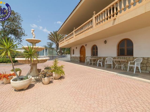 Casa en venta en Xixona. Chalet independiente con parcela y piscina climatizada en venta en Jijona Alicante. Casas.