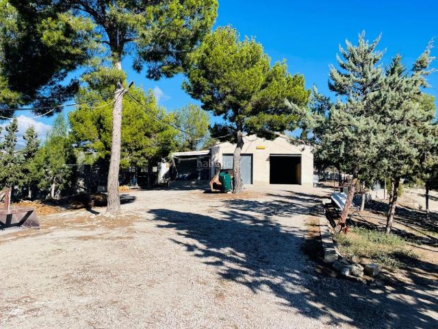 Casa en venta en Xixona. La villa consta de un gran salóncomedor, una cocina independiente, 9 dormitorios y 2 baños, y una gran sala con cocina grande para. Casas.