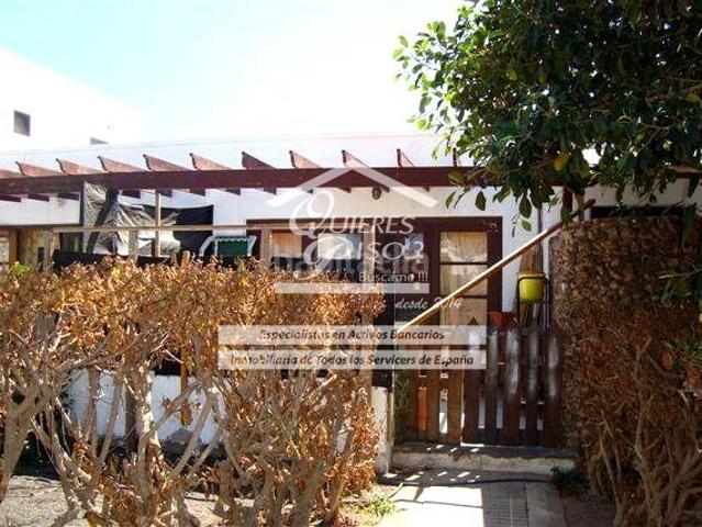 Casa en venta en Yaiza, Playa Blanca. 139.000 Oportunidad sólo para inversores! Ocupada. Casas.