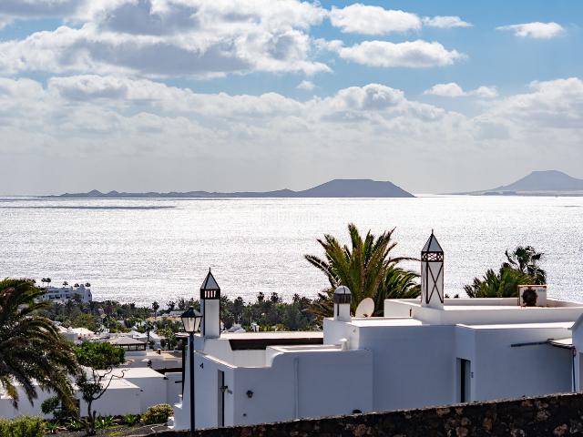 Casa en venta en Yaiza, Playa Blanca. Villa contemporánea en comunidad privada, Sur de Lanzarote. Casas.