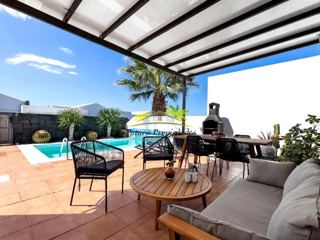 Casa en venta en Yaiza, Playa Blanca. VILLA CON PISCINA PRIVADA EN YAIZA. Casas.