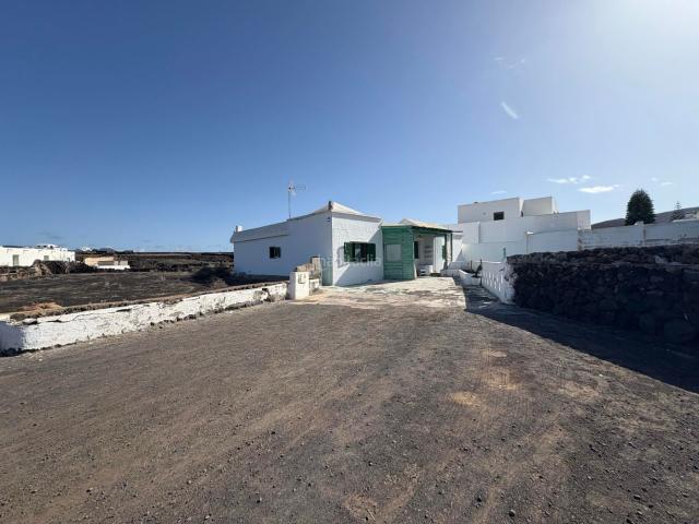 Casa en venta en Yaiza, Yaiza pueblo. Rebajada venta de Vivienda con terreno en Yaiza. Casas.