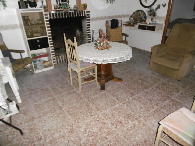 Casa en venta en Yecla. Casa de campo ubicada en Yecla. Esta casa tiene 58 metros cuadrados, con 3 dormitorios, salón con chimenea, cocina y baño. También. Casas.