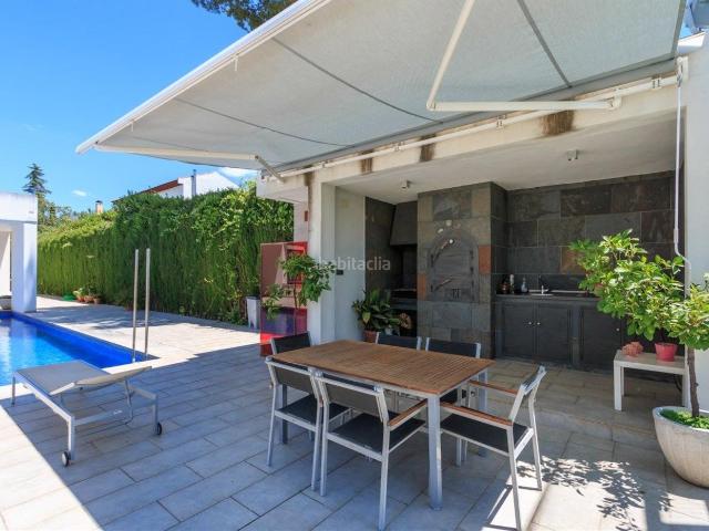 Casa en venta en Zubia La, La Zubia Ciudad. Chalet de lujo en Gojar. Casas Zubia.
