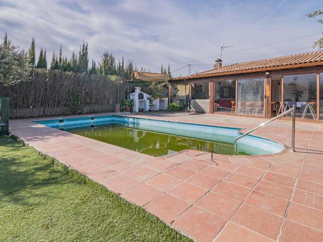 Casa en venta en Zubia La, La Zubia Ciudad. Cortijo en planta baja con piscina en la Zubia!. Casas Zubia.