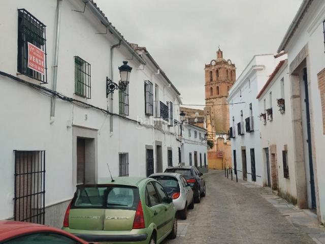 Casa en venta en Zafra. Casa céntrica. 315 mt. Muchas posibilidades. Casas.