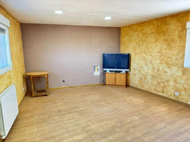 Casa en venta en Zamora, Urbanización S.XXI Carretera de Villalpando. CASA EN VENTA DE 4 DORMITORIOS Y 2 BAÑOS EN ZONA LA ALBERCA, ZAMORA. Casas.