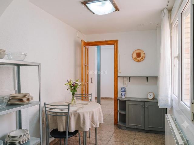 Casa en venta en Zaragoza, Casetas Villarrapa. Una casa en Casetas con un local que ayuda a pagarla. Casas.
