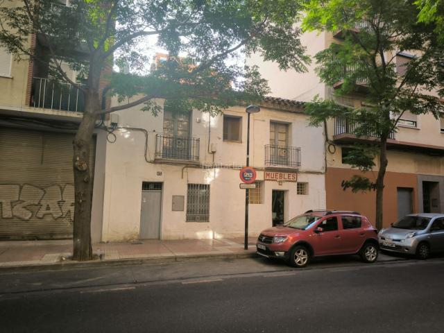 Casa en venta en Zaragoza, Las Delicias. OPOTUNIDAD EN PLENO PASEO CALANDA. Casas.