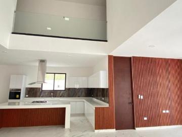 Casa en venta en Zona Country, en privada con Amenidades
