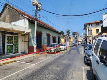 CASA EN VENTA EN ZONA COMERCIAL EN ESQUINA EN ZONA CENTRO A UNA CUADRA DEL BOULEVARD