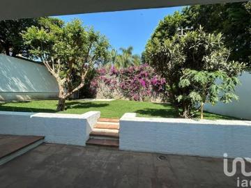 CASA EN VENTA EN ZONA DORADA DE CUERNAVACA, MORELOS