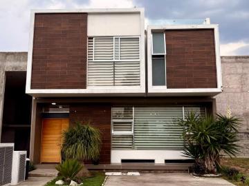 Casa en venta en Zona Plateada, Real de Pachuca con sotano y roof garden