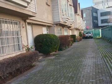 Casa en Venta en Ñuñoa 4 dormitorios 3 baños