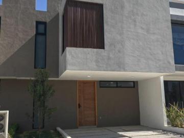 CASA EN VENTA EN 2 NIVELES A TAN SOLO 5 MIN DE PALZA EXPLANADA
