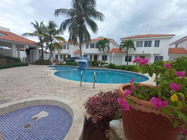 CASA EN VENTA EQUIPADA, RES. CASA BLANCA, PLAYA EL ANGEL, MARGARITA