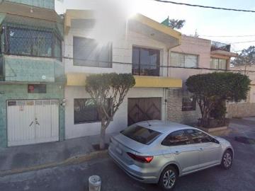 CASA EN VENTA ESCUADRON 201
