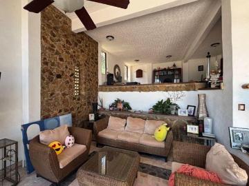 Casa con 447 m2 de terreno y dos frentes a la venta en Fracc. Marroquín
